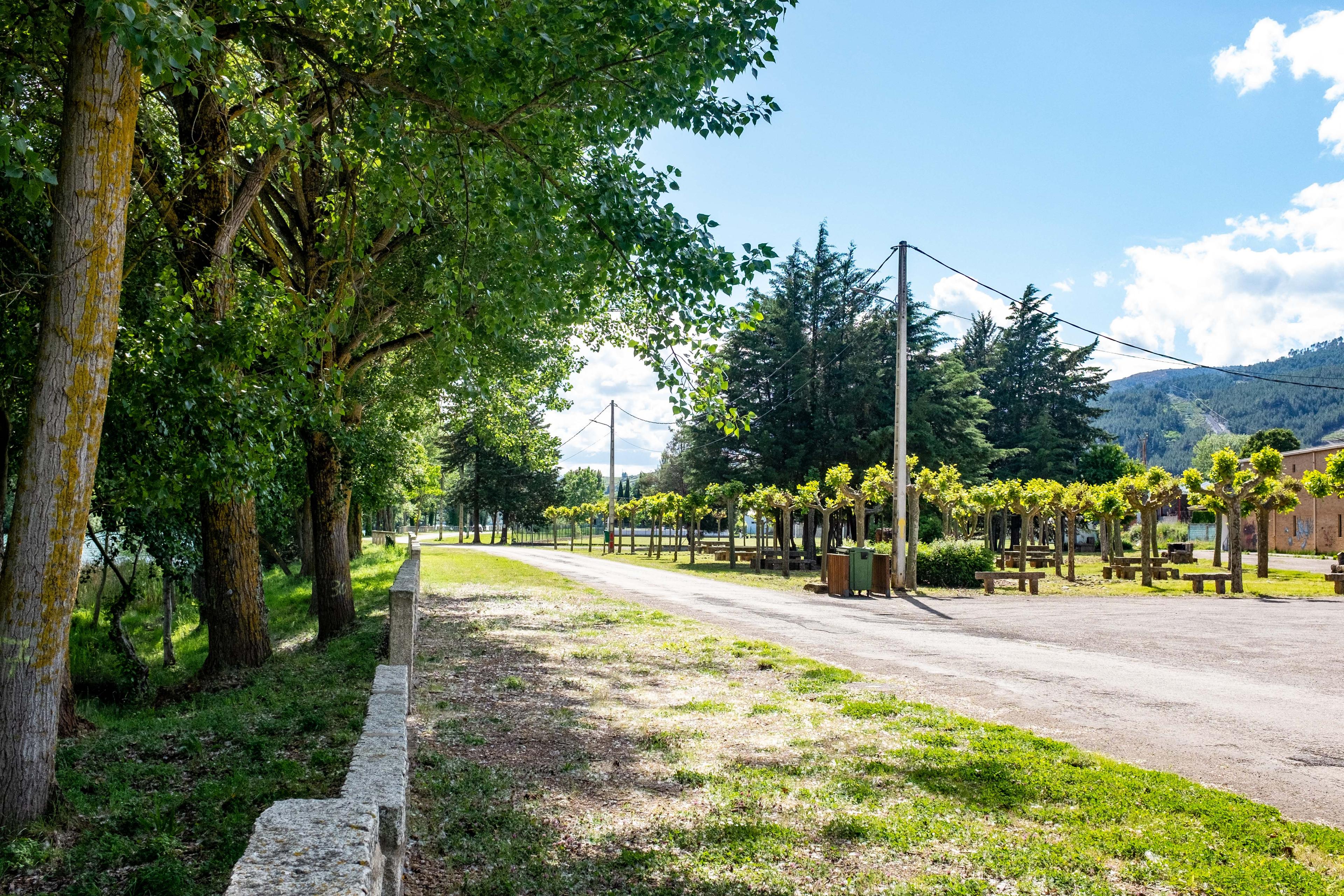 Scenic view of Vilamartín de Valdeorras on the Camino de Invierno
