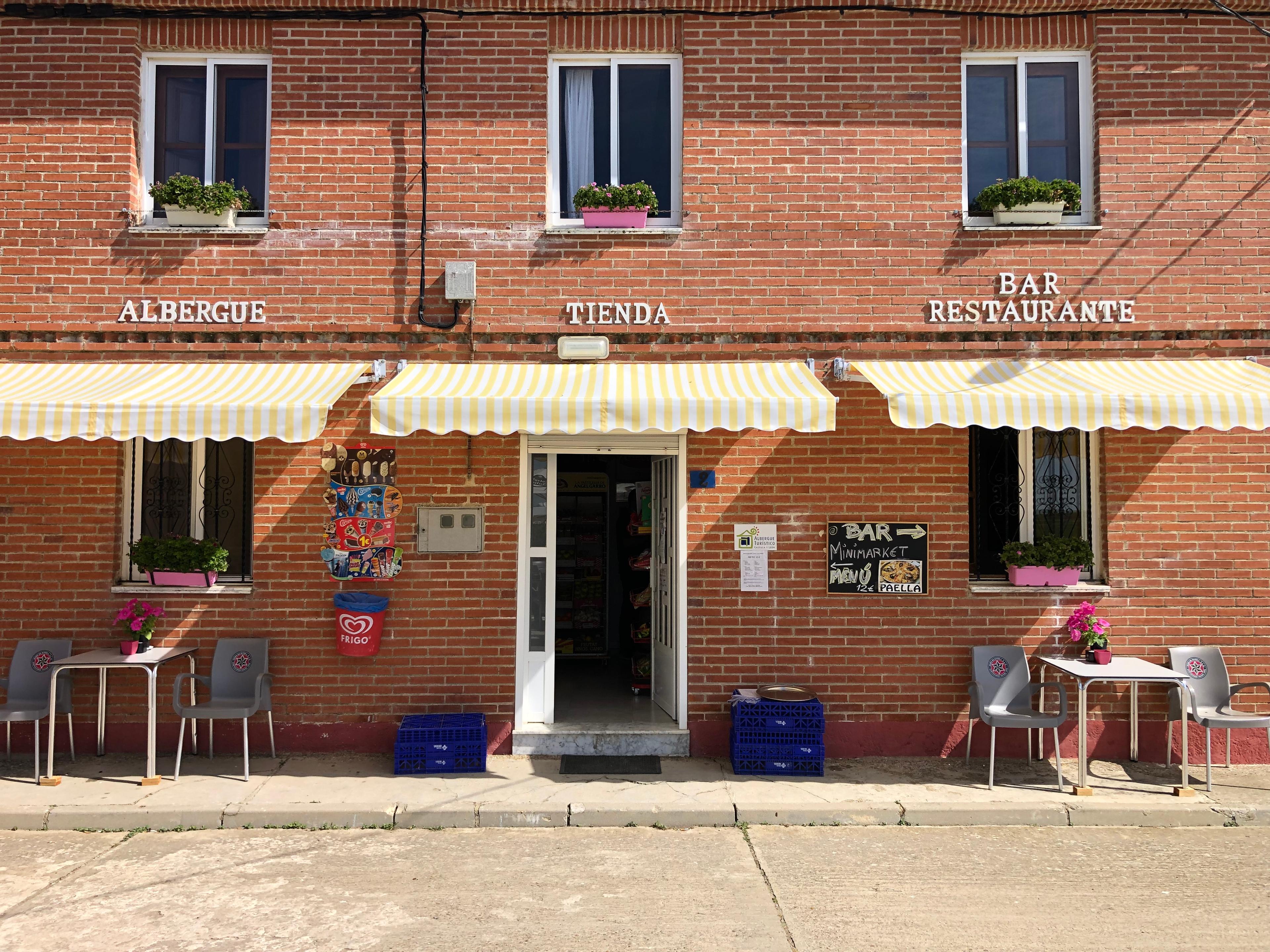 Image of Alojamiento Los Canarios, pilgrim accommodation in Calzadilla de la Cueza