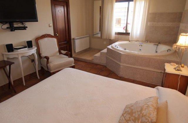 Camino de Santiago Accommodation: Hospedaje Villa Pillar ⭑⭑