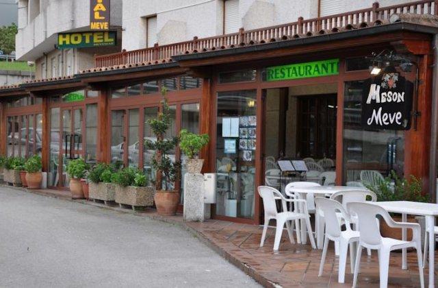 Camino de Santiago Accommodation: Hostal Meve ⭑