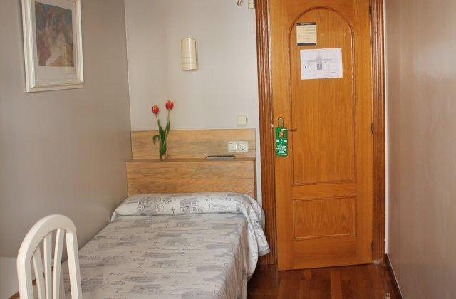 Camino de Santiago Accommodation: Pensión Lagunak ⭑⭑