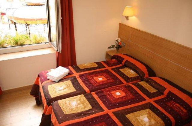 Camino de Santiago Accommodation: Pensión Musika Plaza ⭑