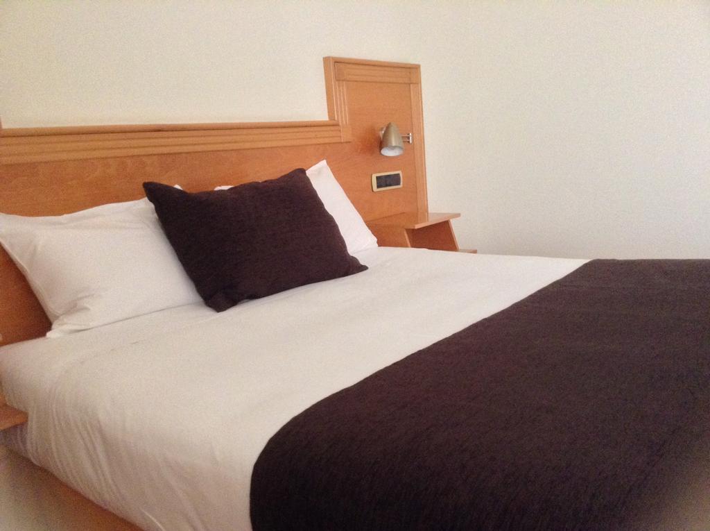 Camino de Santiago Accommodation: Hotel Alfonso I ⭑⭑⭑