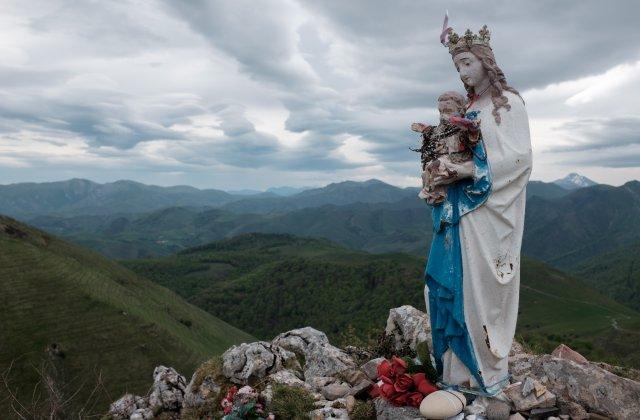 Scenic view of Virgen de Biakorri on the Camino de Invierno