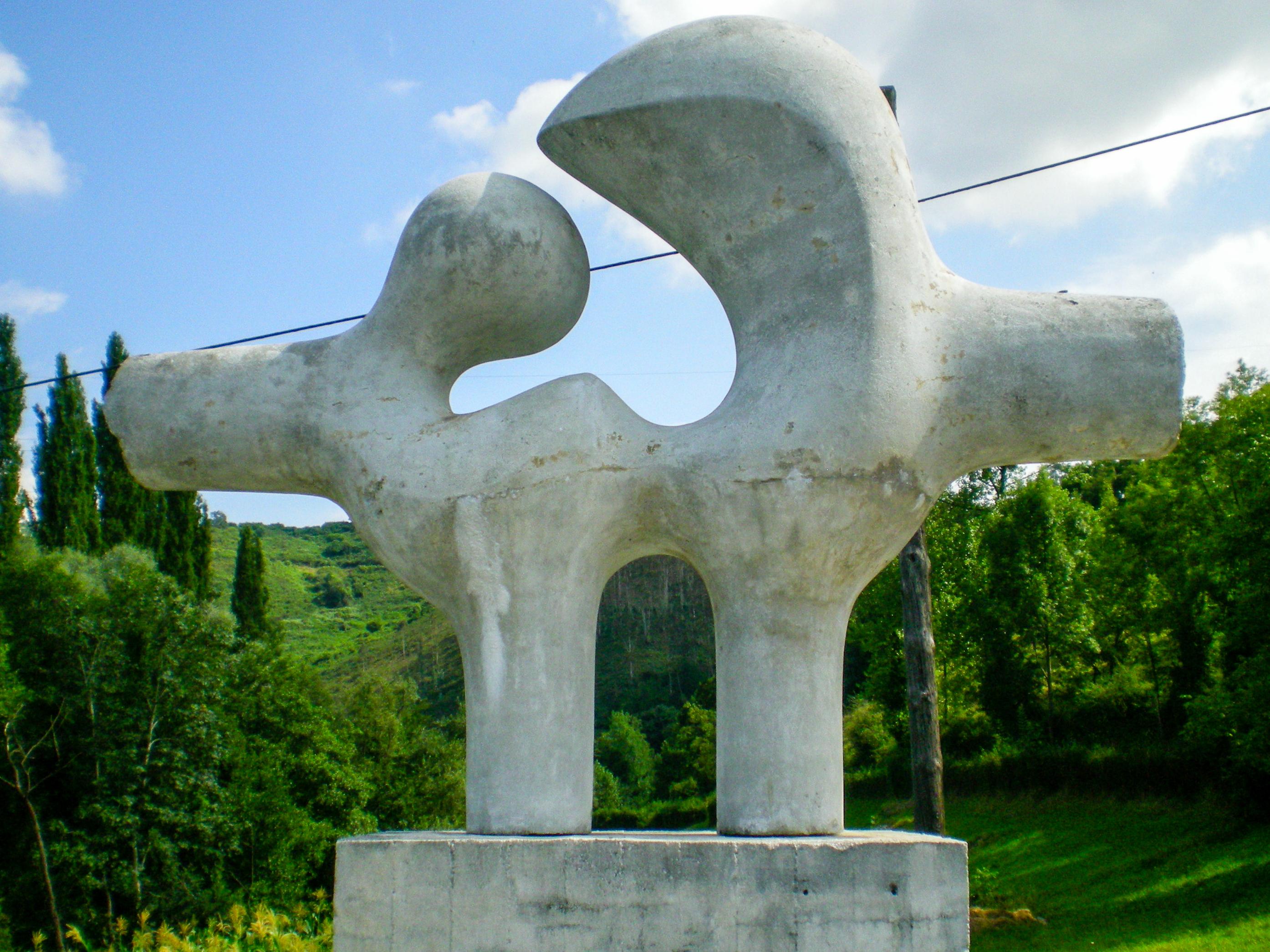 Scenic view of Puente de Gallegos on the Camino Primitivo