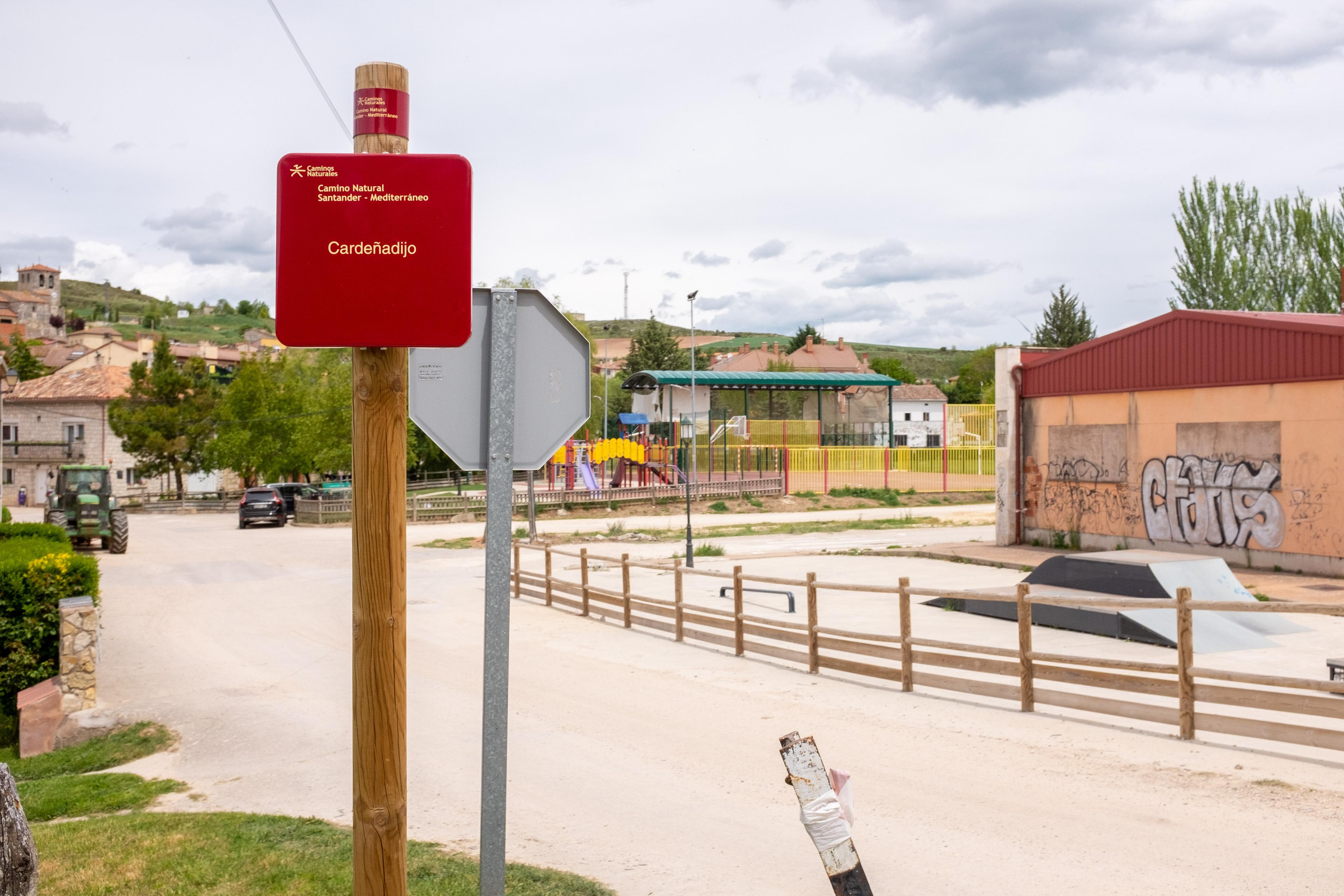 Scenic view of Cardeñadijo on the San Olav