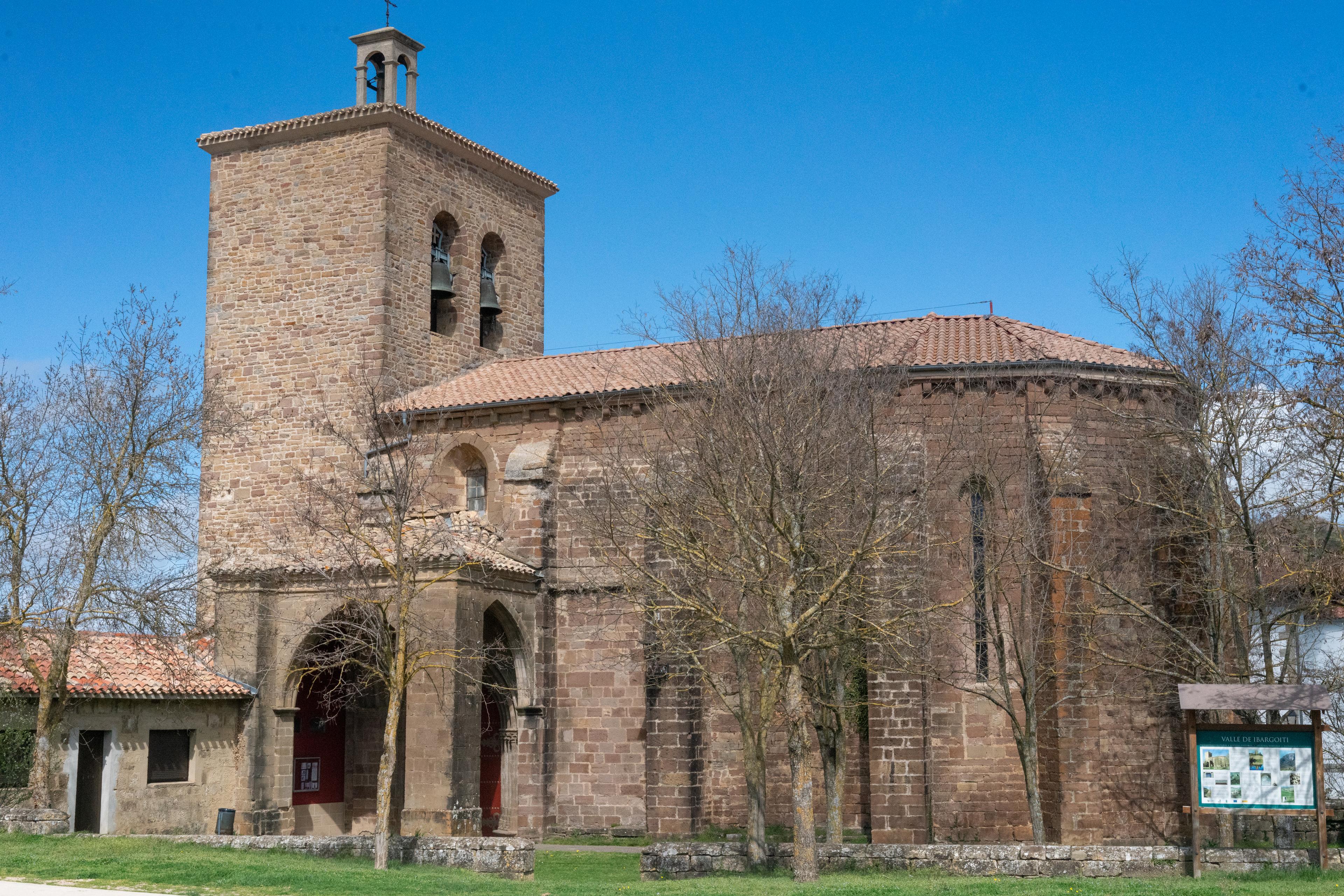 Scenic view of Salinas de Ibargoiti on the Camino Francés