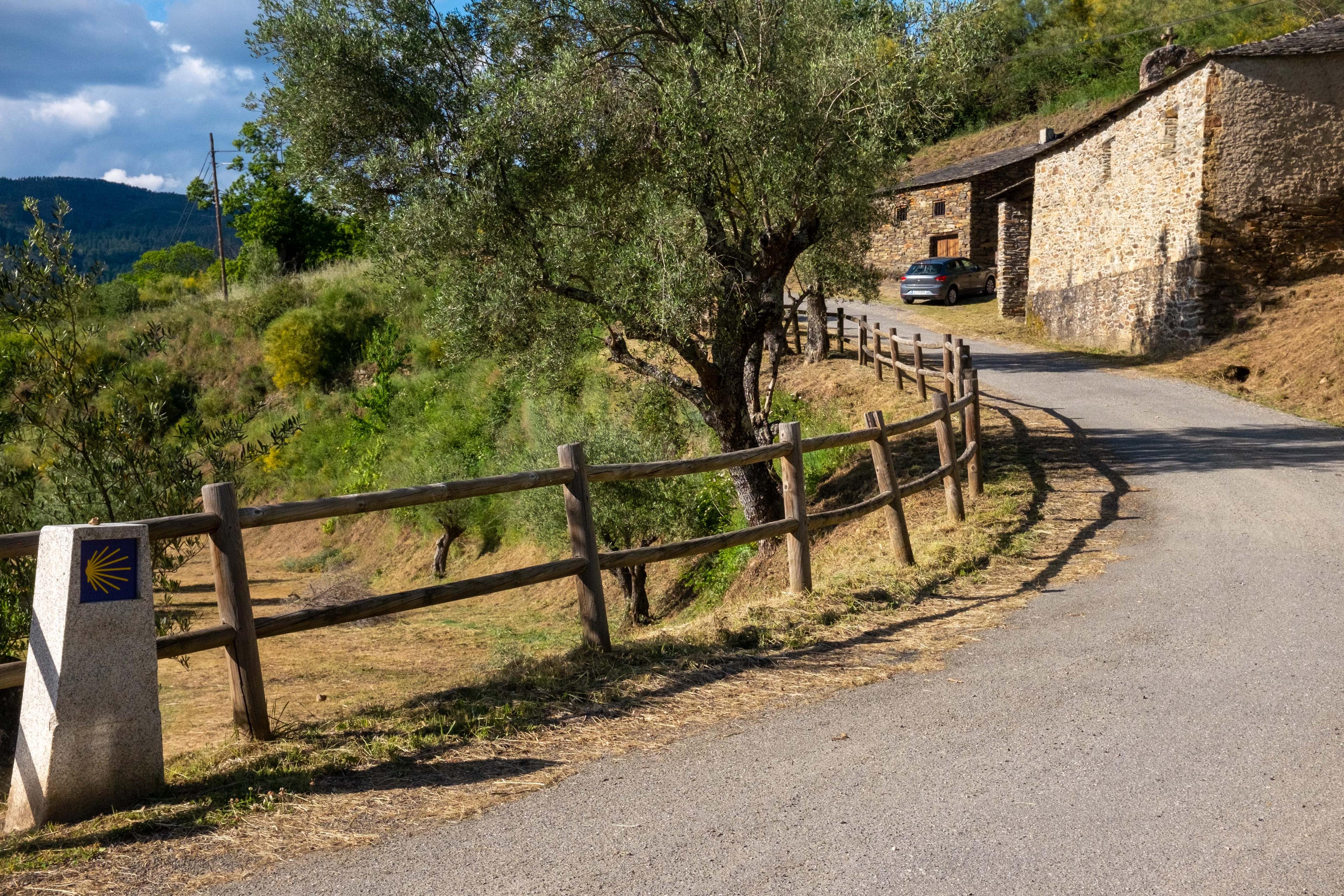 Scenic view of Capela das Farrapas on the Camino Francés