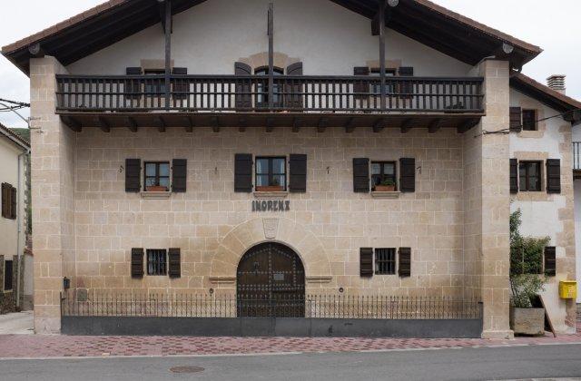 Scenic view of Bizkarreta on the Camino de Invierno