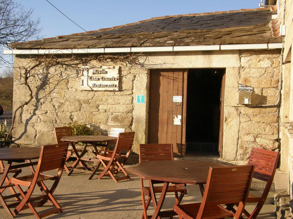 Camino de Santiago Accommodation: Albergue Casa Cruceiro