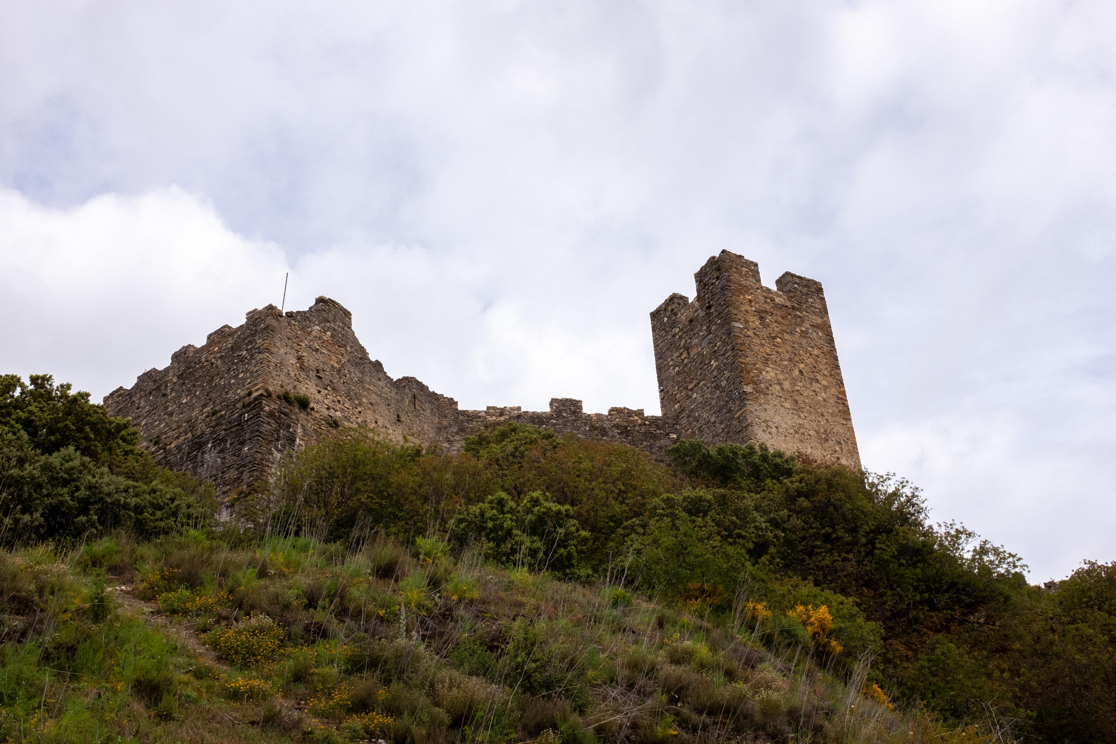 Scenic view of Castillo de Cornatel on the Camino de Invierno