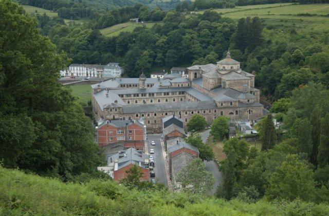 Scenic view of Samos on the Camino Aragonés