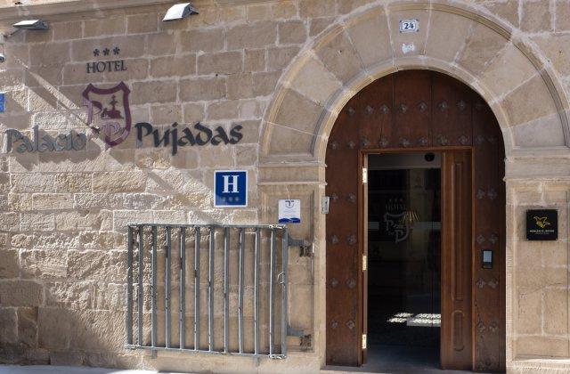 Image of Hotel Palacio de Pujadas ★★★, pilgrim accommodation in Viana