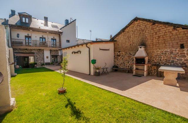 Image of Casa Rural El Almendro de María, pilgrim accommodation in Columbrianos