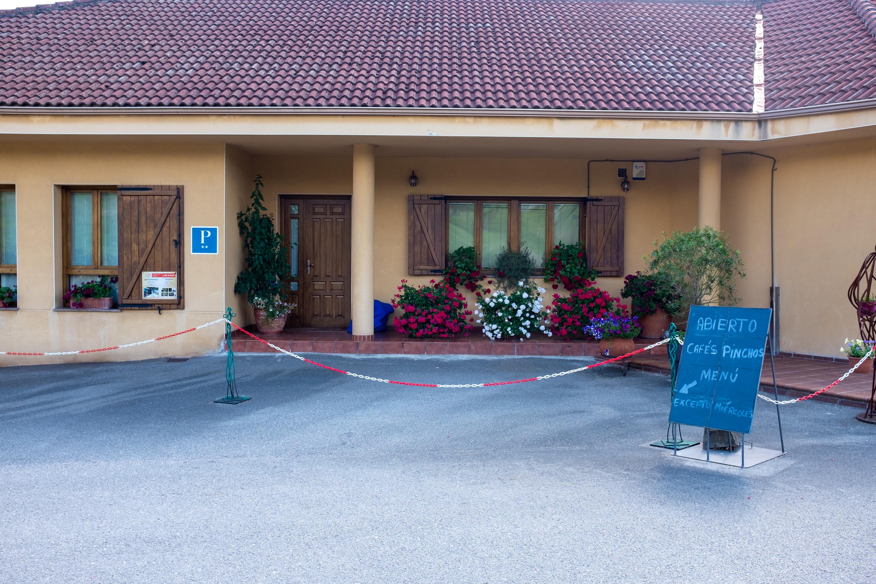 Image of Pensión El Tendejón de Fernando, pilgrim accommodation in Escamplero