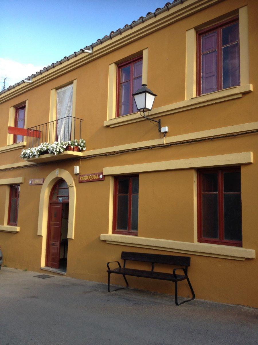 Image of Albergue Parroquial Santibánez Valdeiglsias, pilgrim accommodation in Santibáñez de Valdeiglesias