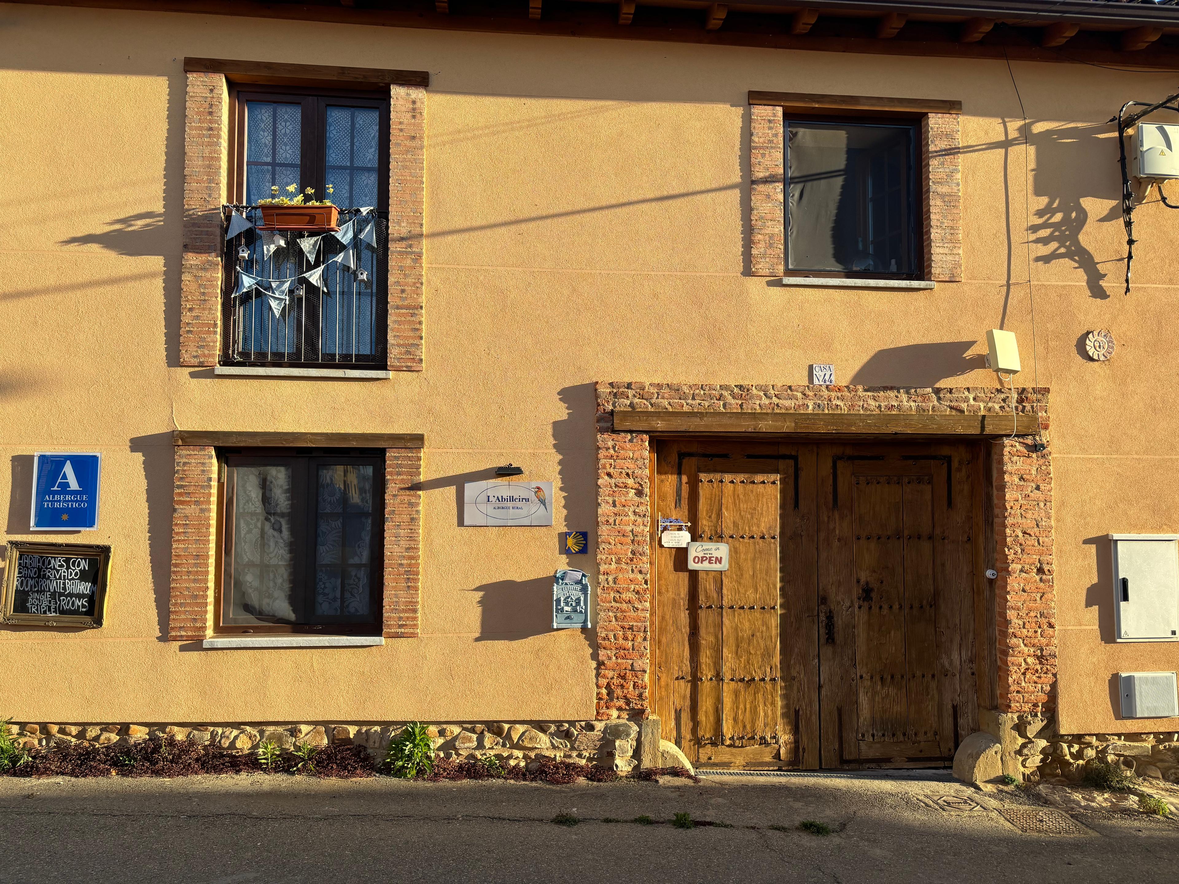 Image of L´Abilleiru Albergue Rural, pilgrim accommodation in Santibáñez de Valdeiglesias