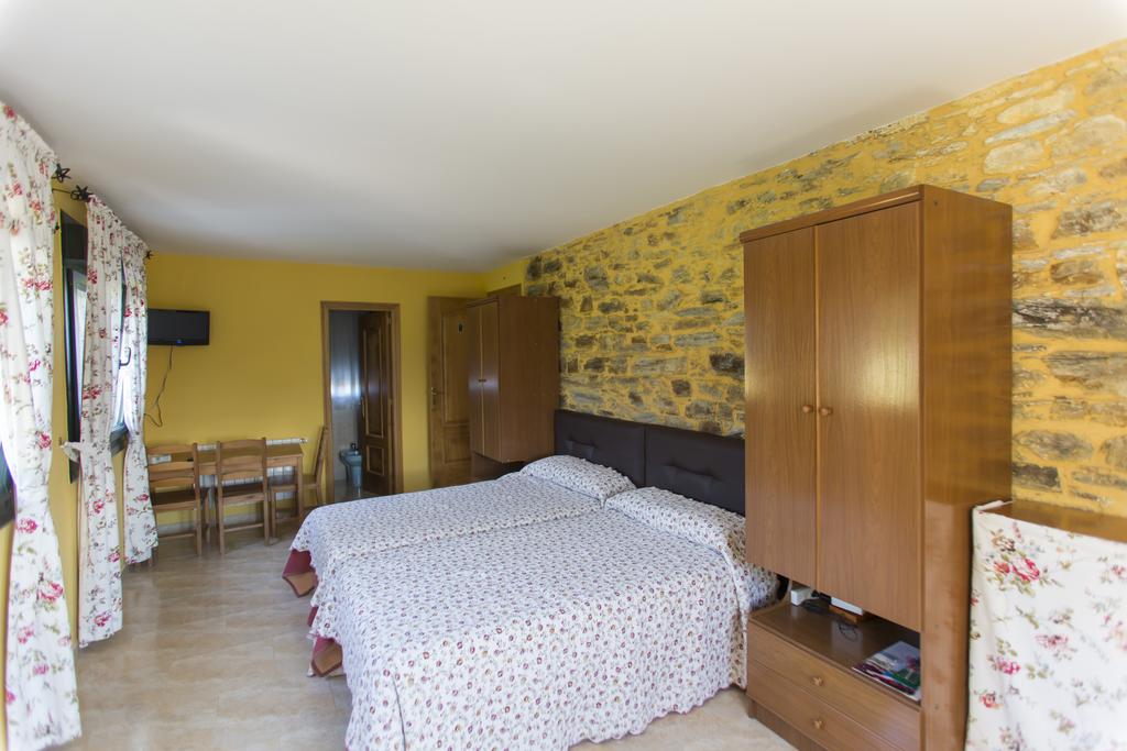 Camino de Santiago Accommodation: Hotel La Casa del Abuelo ⭑⭑