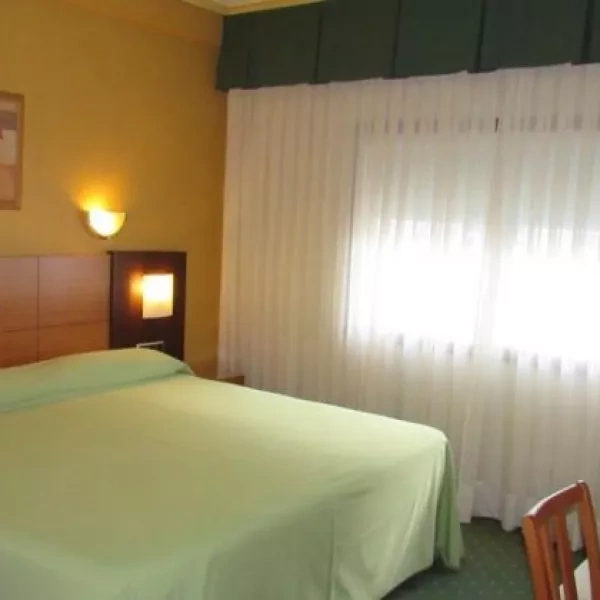 Camino de Santiago Accommodation: Hotel Virgen del Camino ⭑⭑⭑