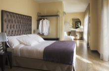 Camino de Santiago Accommodation: Pamplona Catedral Hotel ⭑⭑⭑⭑